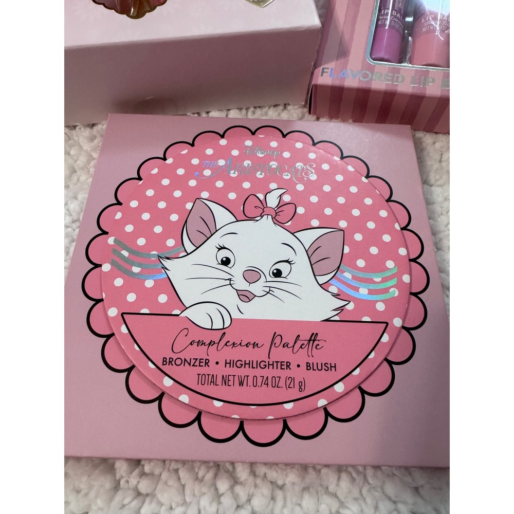 Disney The Aristocats Marie Makeup Bundle Palette Lip Balm Sponges New - Picture 5 of 5